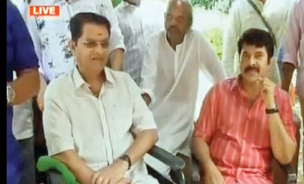 Jagathy Sreekumar with Mammootty Jagathy Sreekumar with Mammootty